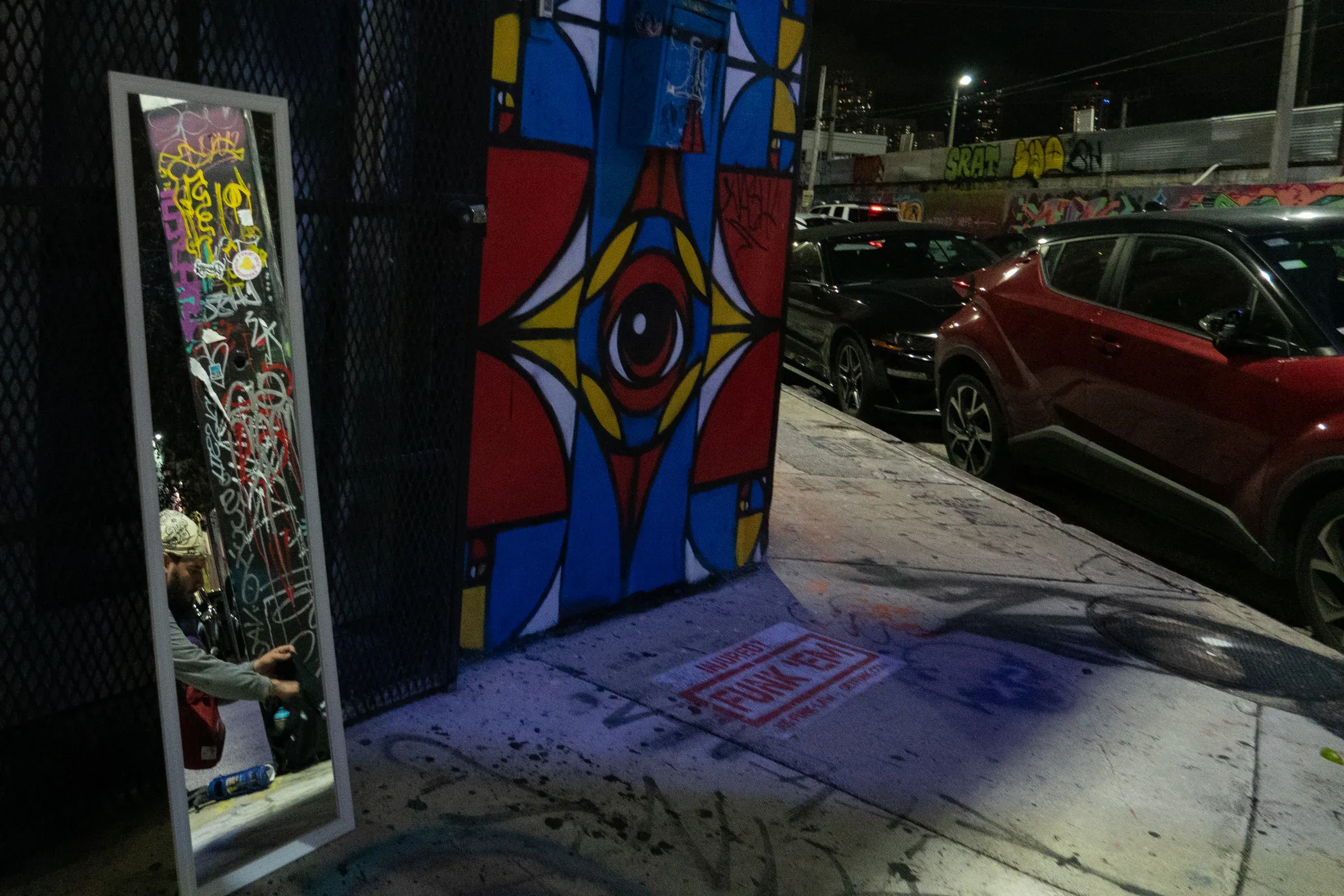 A mirror work changing with its surrounding street scene.